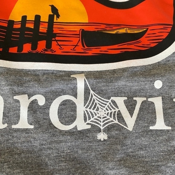 Vineyard Vines Gray Tee Shirt with Flying Witch and Spider Web on Back Sz: Small - Picture 8 of 12